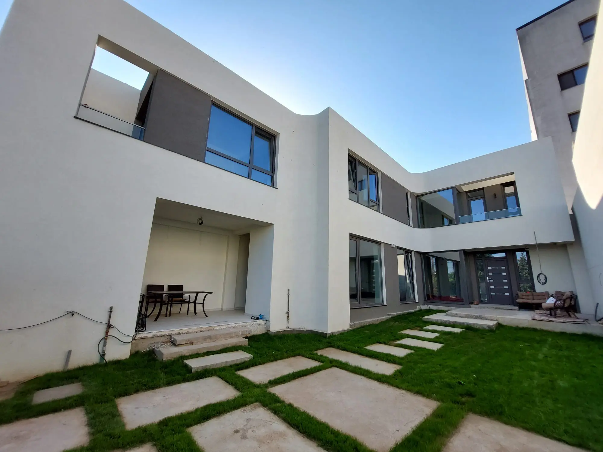 3-Story House Plan 2207 ft²: 4 Beds, 2.5 Baths, without Garage