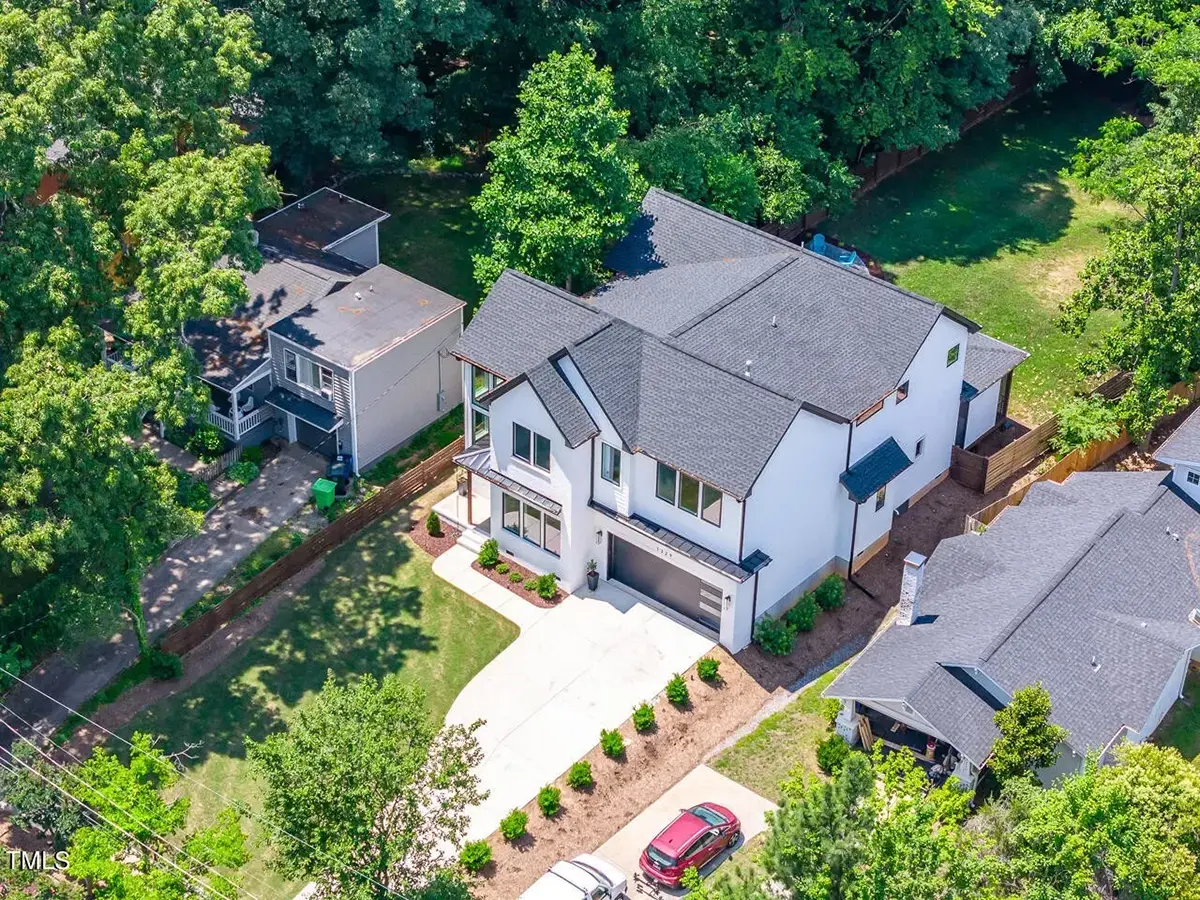 2-Story House Plan 4075 ft²: 3 Beds, 4.5 Baths, Open Floor Plan, 2-Car Garage