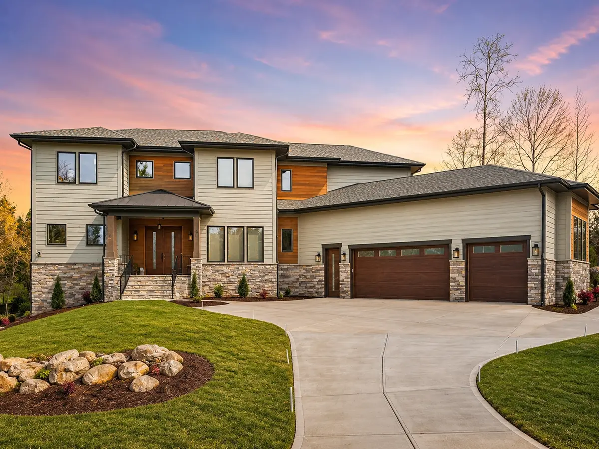 Main Images 2 – 2-Story House Plan 5204 ft²: 5 Beds, Home Office, 4.5 Baths, Open Floor Plan, 3-Car Garage — 22009R