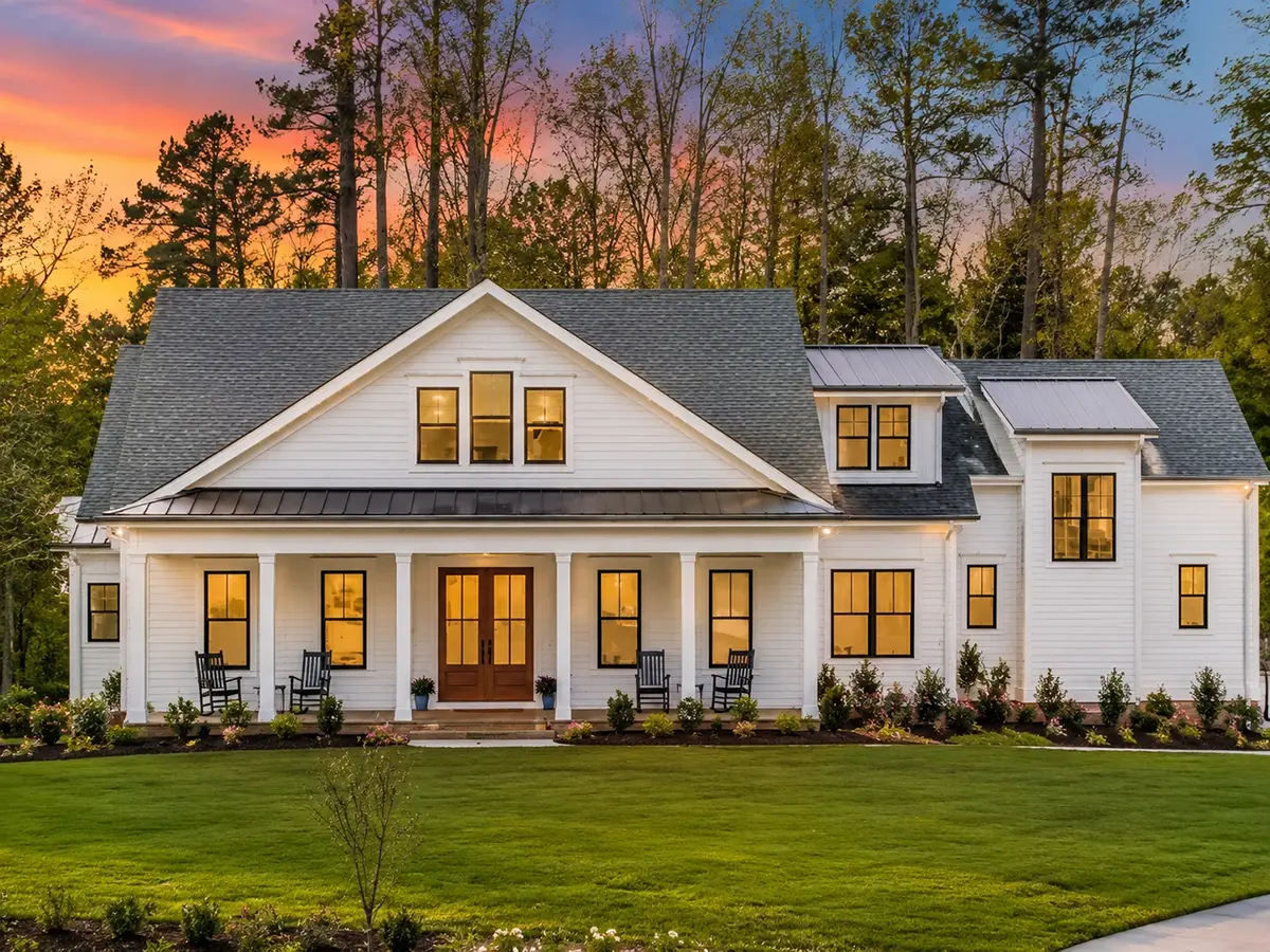 1.5-Story House Plan 4697 ft²: 4 Beds, Home Office, 4 Baths, Open Floor Plan, 3-Car Garage