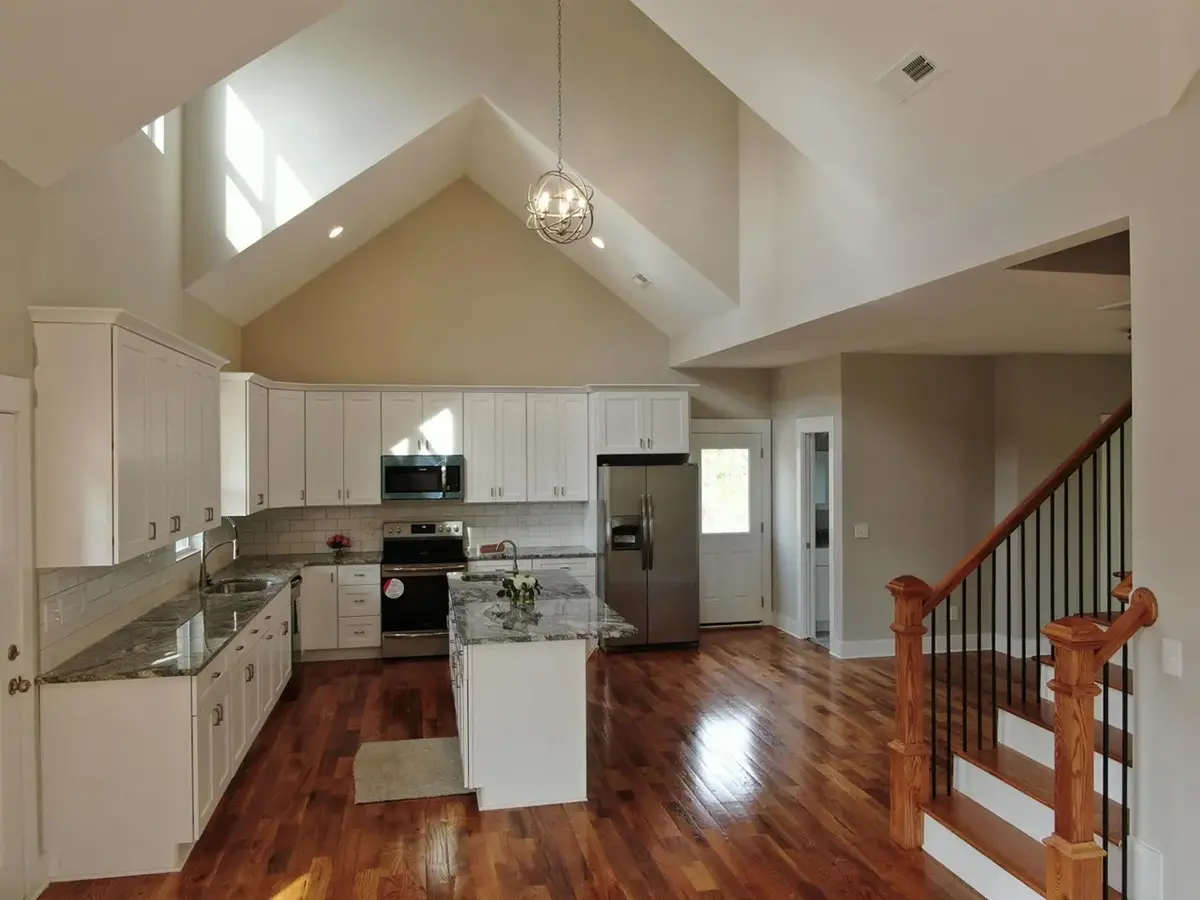 Interior 11 – 1.5-Story House Plan 1945 ft²: 4 Beds, 3.5 Baths, Open Floor Plan, without Garage — 89622R