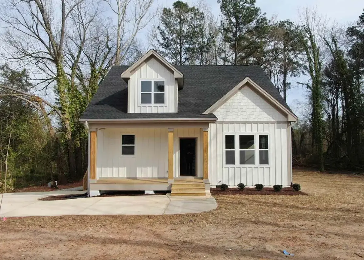 Actual Photos of House 13 – 1.5-Story House Plan 1945 ft²: 4 Beds, 3.5 Baths, Open Floor Plan, without Garage — 89622R