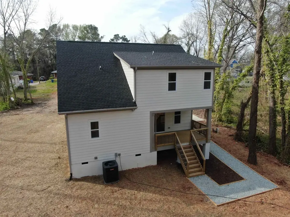 Actual Photos of House 16 – 1.5-Story House Plan 1945 ft²: 4 Beds, 3.5 Baths, Open Floor Plan, without Garage — 89622R