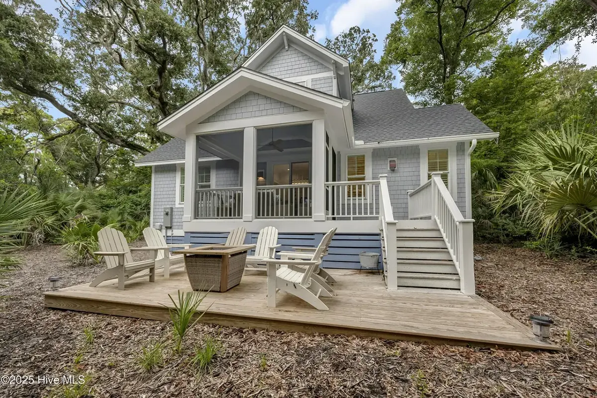 Actual Photos of House 15 – 1.5-Story House Plan 1695 ft²: 4 Beds, 3.5 Baths, without Garage — 82275R