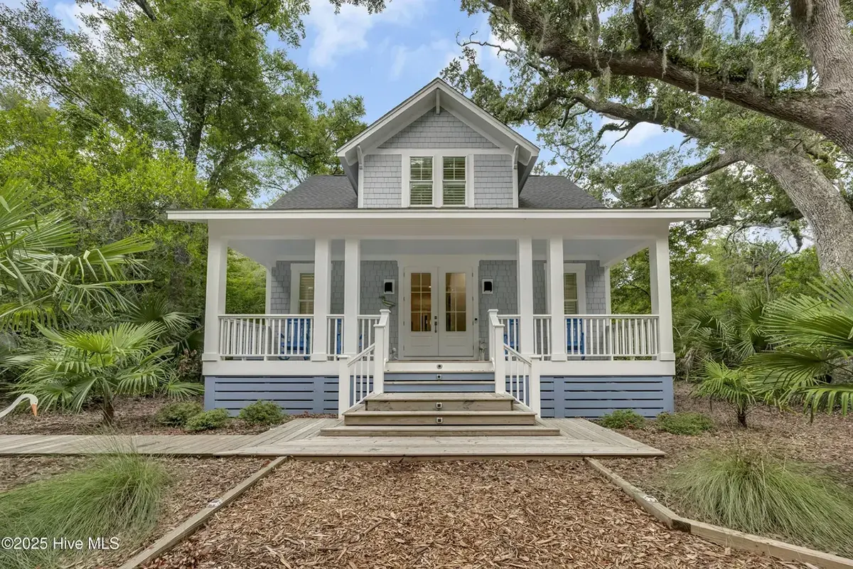 Actual Photos of House 13 – 1.5-Story House Plan 1695 ft²: 4 Beds, 3.5 Baths, without Garage — 82275R