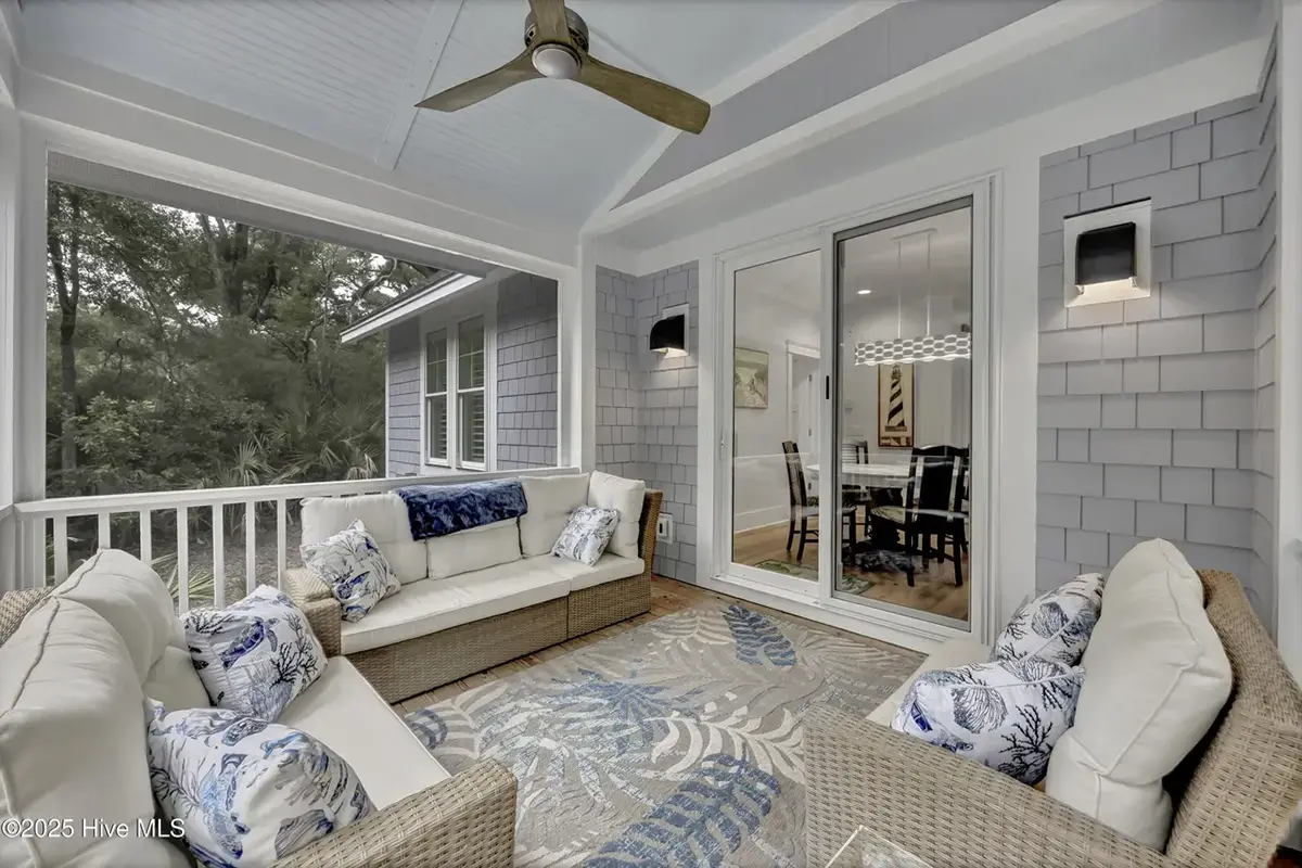 Actual Photos of House 20 – 1.5-Story House Plan 1695 ft²: 4 Beds, 3.5 Baths, without Garage — 82275R