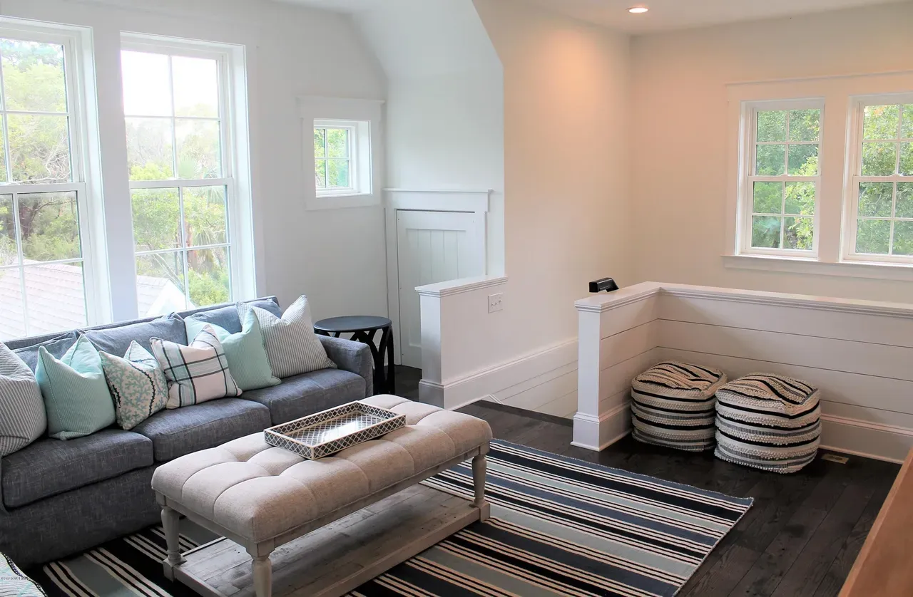 Interior 4 – 1.5-Story House Plan 2505 ft²: 4 Beds, 4.5 Baths, Open Floor Plan, 2-Car Garage — 67118R