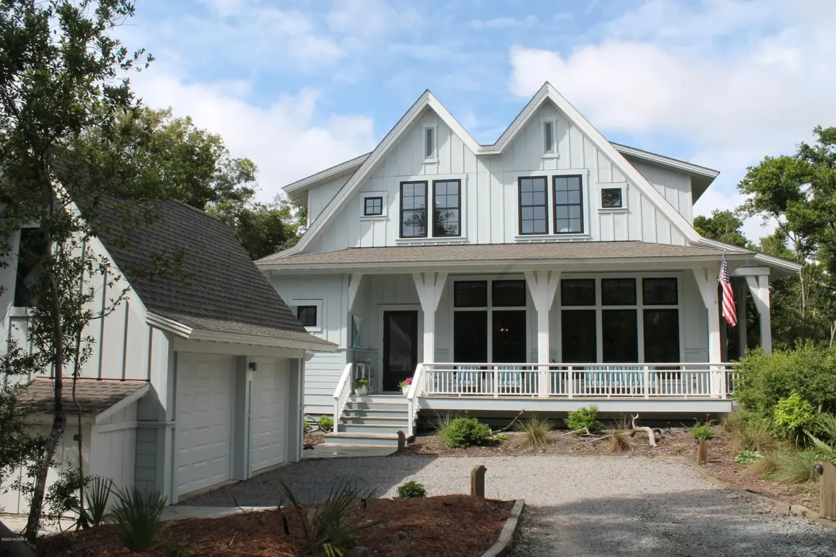 Main Images 9 – 1.5-Story House Plan 2505 ft²: 4 Beds, 4.5 Baths, Open Floor Plan, 2-Car Garage — 67118R