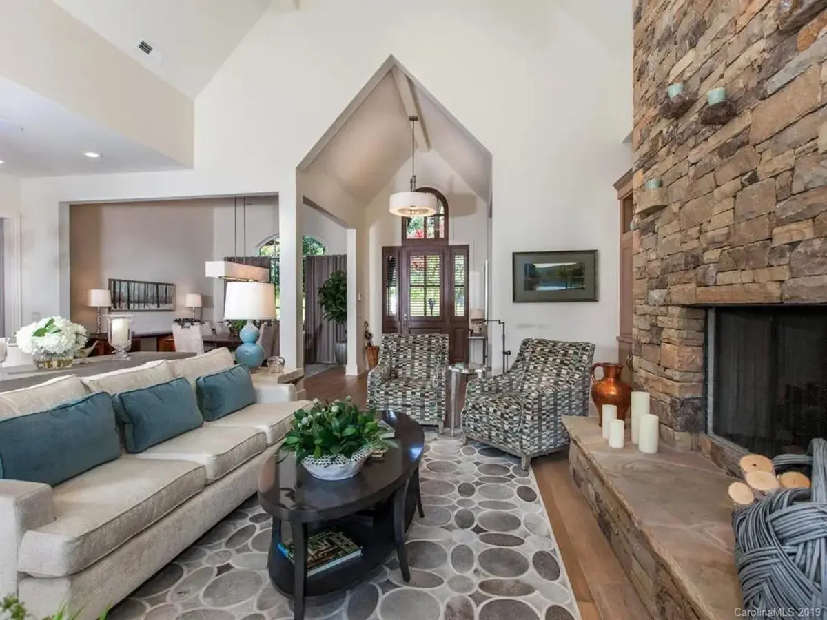 1-Story House Plan 2764 ft²: 2 Beds, Home Office, 3.5 Baths, Open Floor Plan, 2-Car Garage