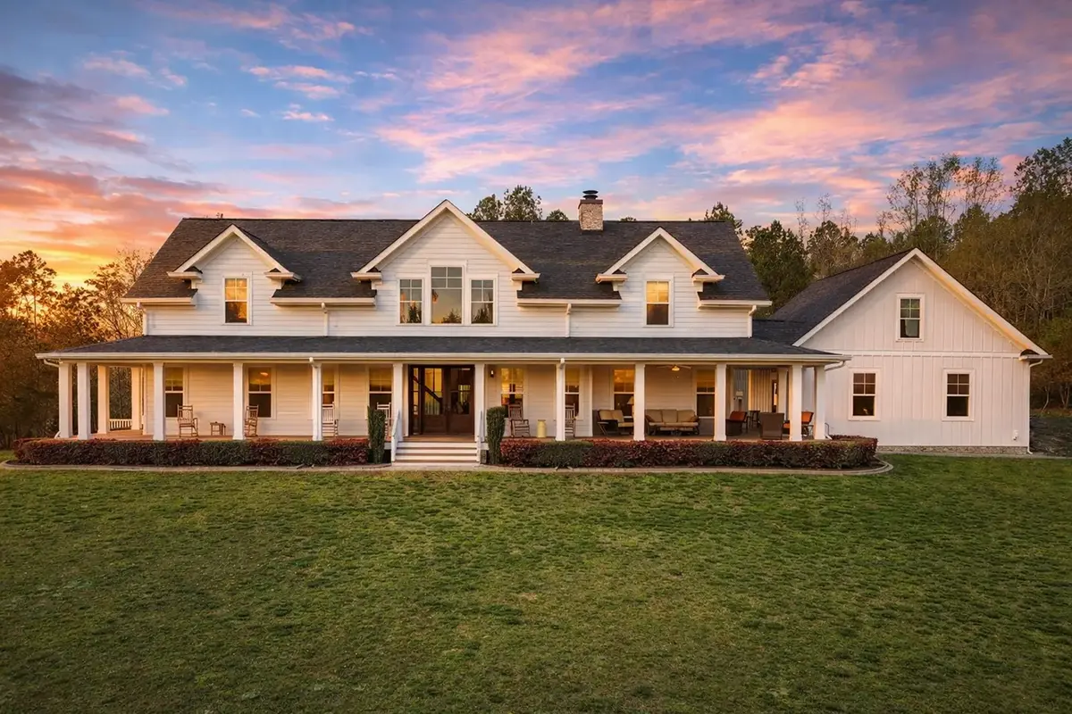 1.5-Story House Plan 3363 ft²: 3 Beds, 3.5 Baths, 3-Car Garage
