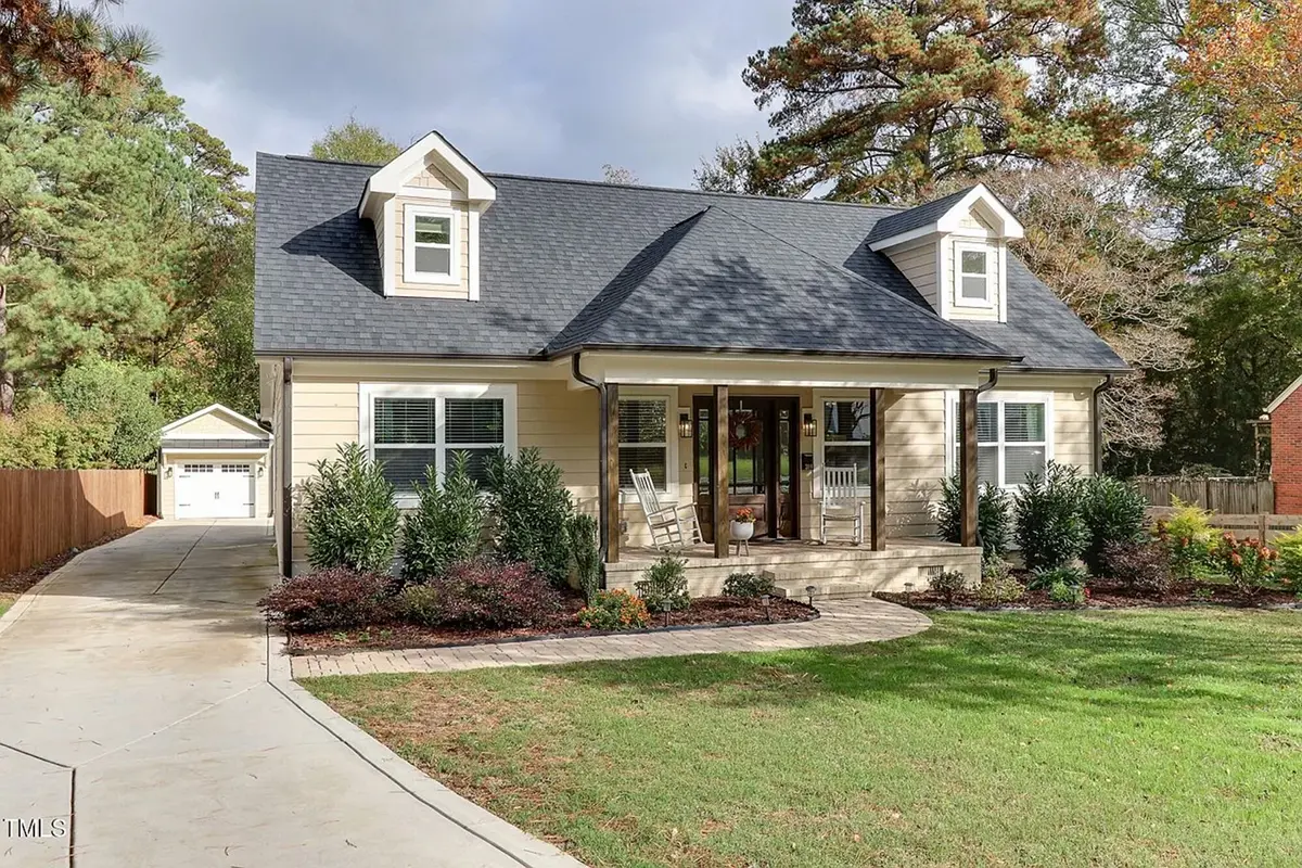 1.5-Story House Plan 2410 ft²: 4 Beds, 3 Baths, Open Floor Plan, without Garage