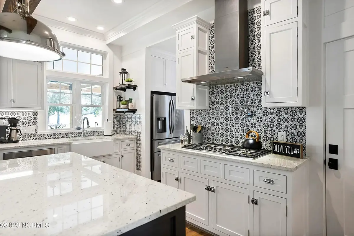 1.5-Story House Plan 3375 ft²: 3 Beds, 3.5 Baths, Open Floor Plan, 2-Car Garage