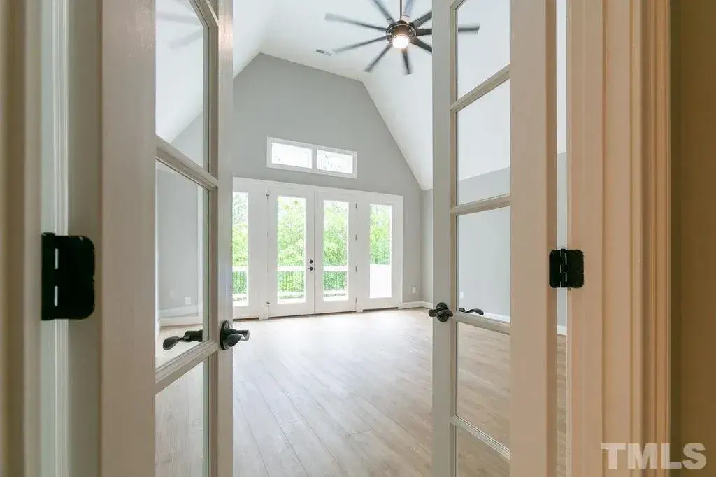 1.5-Story House Plan 4343 ft²: 3 Beds, Home Office, 4.5 Baths, Open Floor Plan, 3-Car Garage