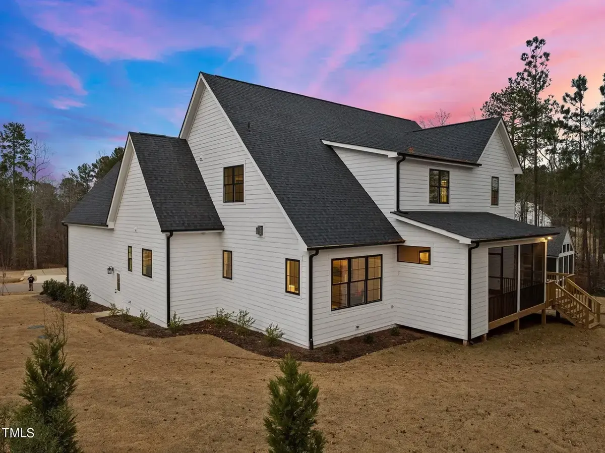 1.5-Story House Plan 4579 ft²: 4 Beds, 3.5 Baths, Open Floor Plan, 3-Car Garage