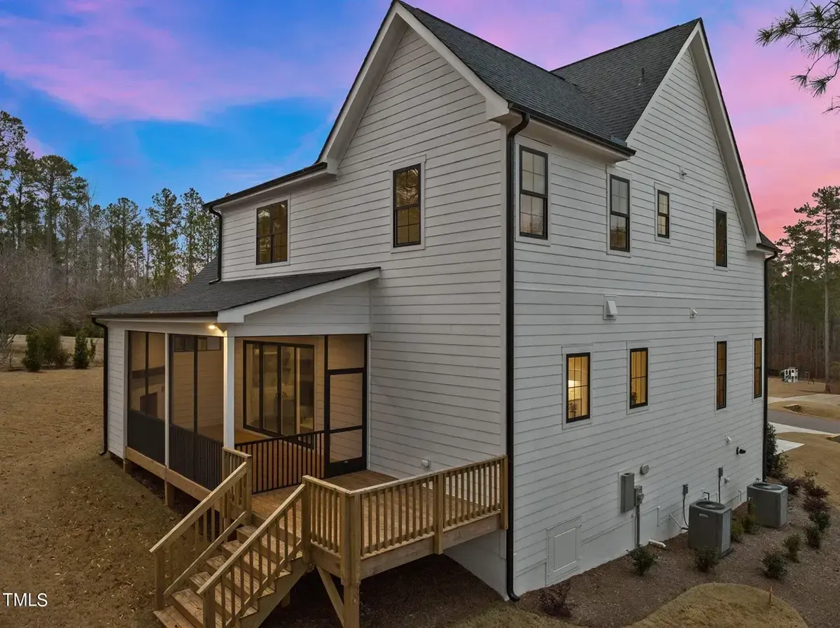1.5-Story House Plan 4579 ft²: 4 Beds, 3.5 Baths, Open Floor Plan, 3-Car Garage