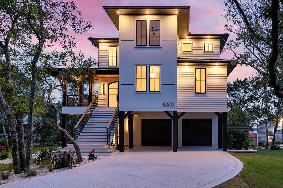 3-Story House Plan 3001 ft²: 4 Beds, Home Office, 4.5 Baths, Open Floor Plan, 4-Car Garage