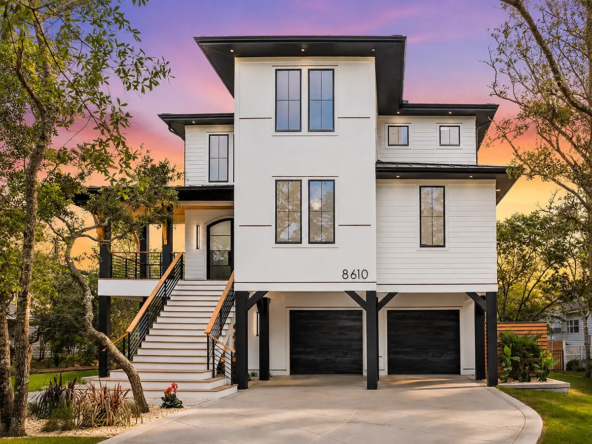 3-Story House Plan 3001 ft²: 4 Beds, Home Office, 4.5 Baths, Open Floor Plan, 4-Car Garage