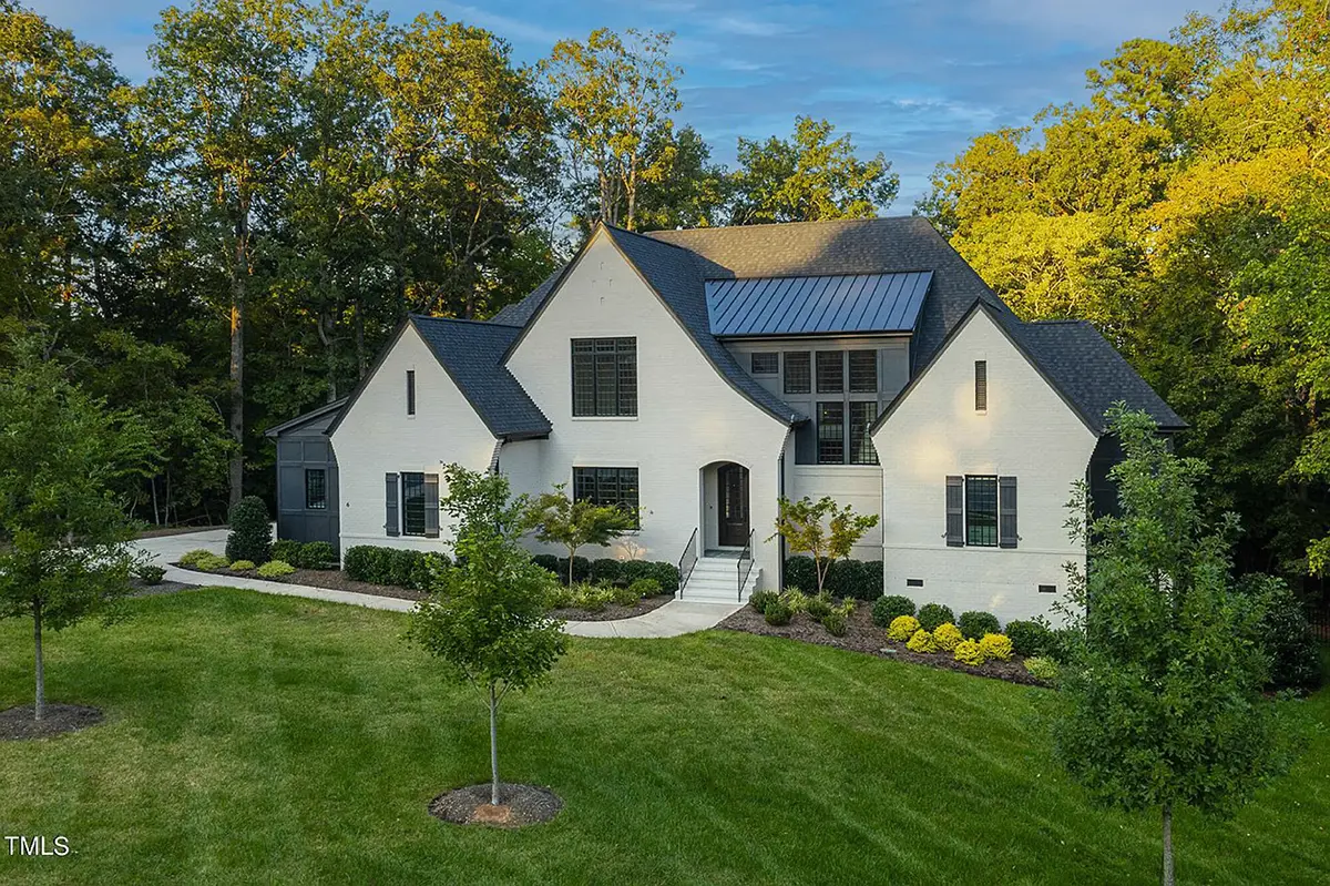 1.5-Story House Plan 4297 ft²: 5 Beds, 6 Baths, Open Floor Plan, 3-Car Garage