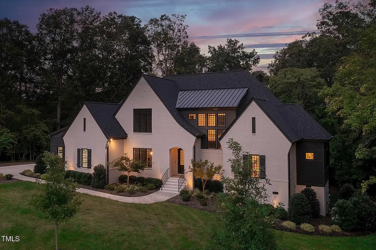 1.5-Story House Plan 4297 ft²: 5 Beds, 6 Baths, Open Floor Plan, 3-Car Garage