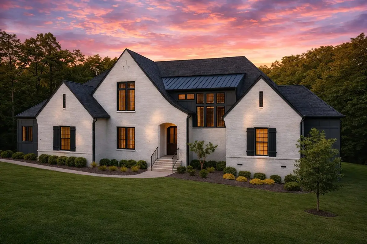 1.5-Story House Plan 4297 ft²: 5 Beds, 6 Baths, Open Floor Plan, 3-Car Garage