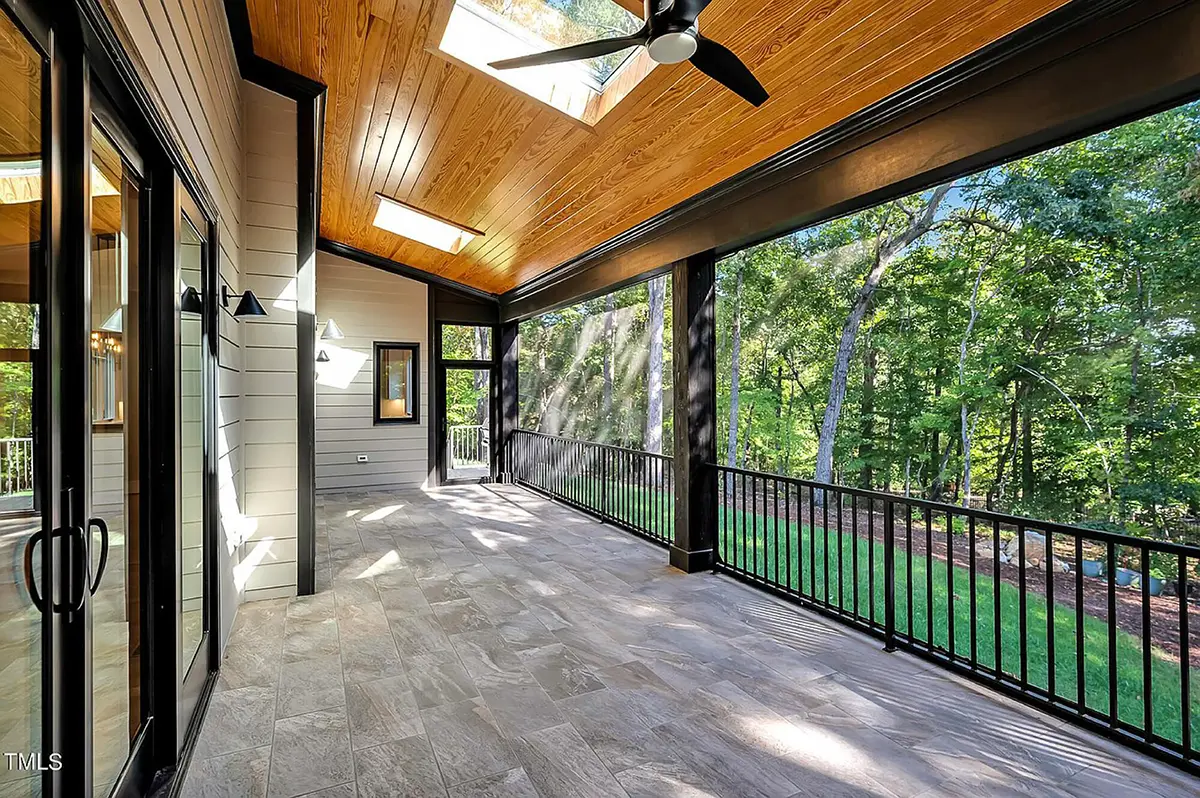 1.5-Story House Plan 4297 ft²: 5 Beds, 6 Baths, Open Floor Plan, 3-Car Garage