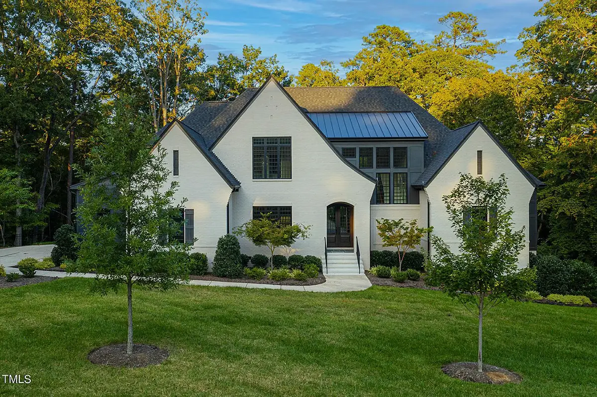 1.5-Story House Plan 4297 ft²: 5 Beds, 6 Baths, Open Floor Plan, 3-Car Garage