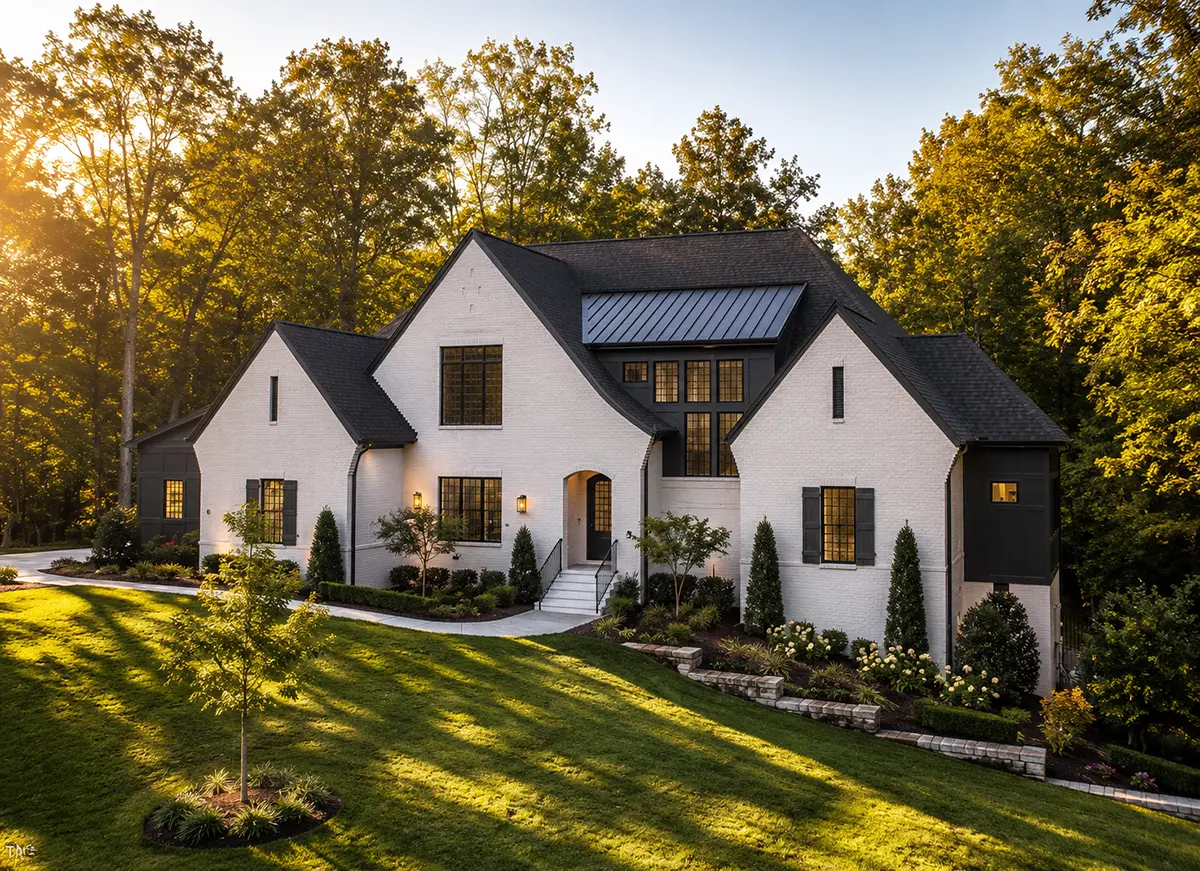 1.5-Story House Plan 4297 ft²: 5 Beds, 6 Baths, Open Floor Plan, 3-Car Garage