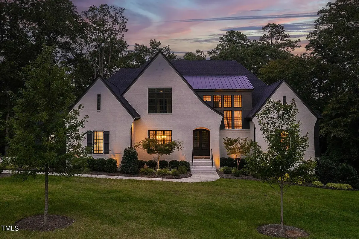 1.5-Story House Plan 4297 ft²: 5 Beds, 6 Baths, Open Floor Plan, 3-Car Garage