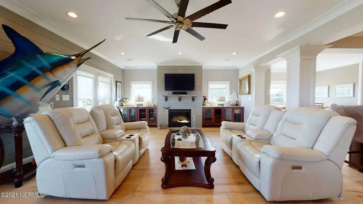 Interior 9 – 3-Story House Plan 4005 ft²: 3 Beds, 4 Baths, Open Floor Plan, 2-Car Garage — 58990R