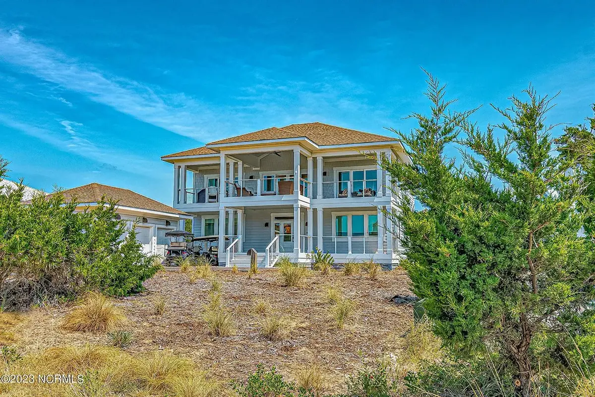 Main Images 3 – 2-Story House Plan 2966 ft²: 4 Beds, 4.5 Baths, 3-Car Garage — 10386R