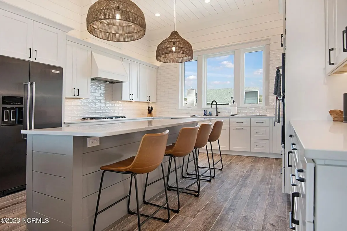 Interior 15 – 2-Story House Plan 2966 ft²: 4 Beds, 4.5 Baths, 3-Car Garage — 10386R