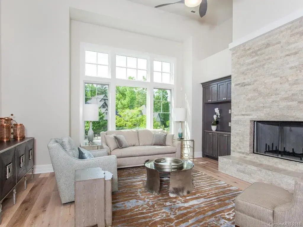 Interior 11 – 1.5-Story House Plan 1890 ft²: 3 Beds, Home Office, 3.5 Baths, Open Floor Plan, 2-Car Garage — 91640R