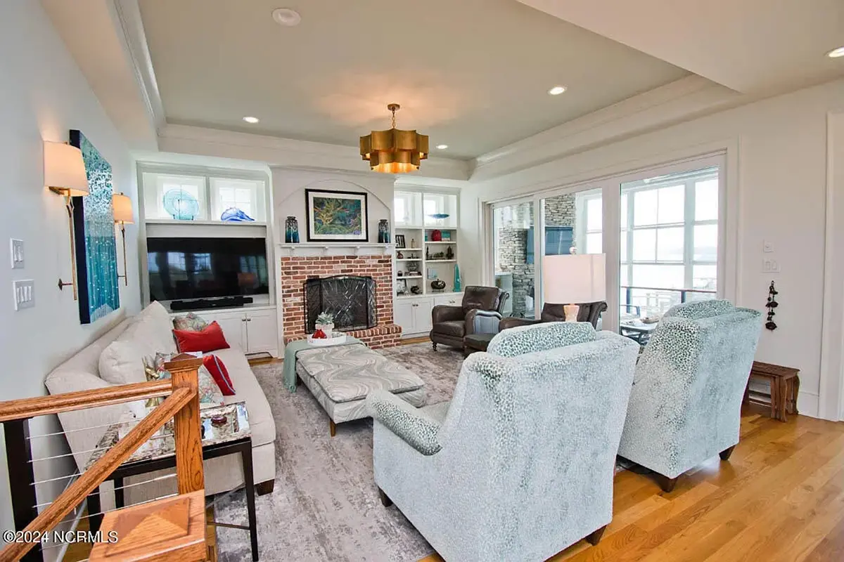 Interior 9 – 3-Story House Plan 3021 ft²: 3 Beds, 3 Baths, Open Floor Plan, 4-Car Garage — 89558R