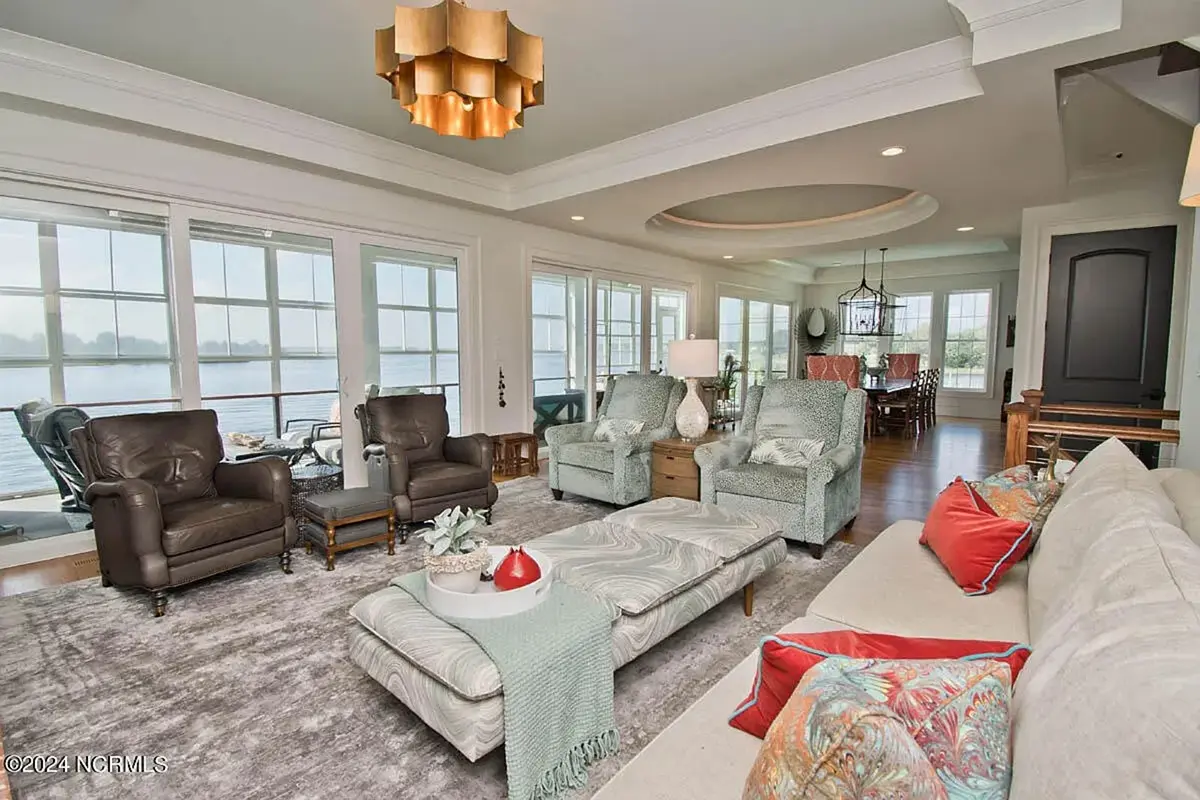 Interior 8 – 3-Story House Plan 3021 ft²: 3 Beds, 3 Baths, Open Floor Plan, 4-Car Garage — 89558R