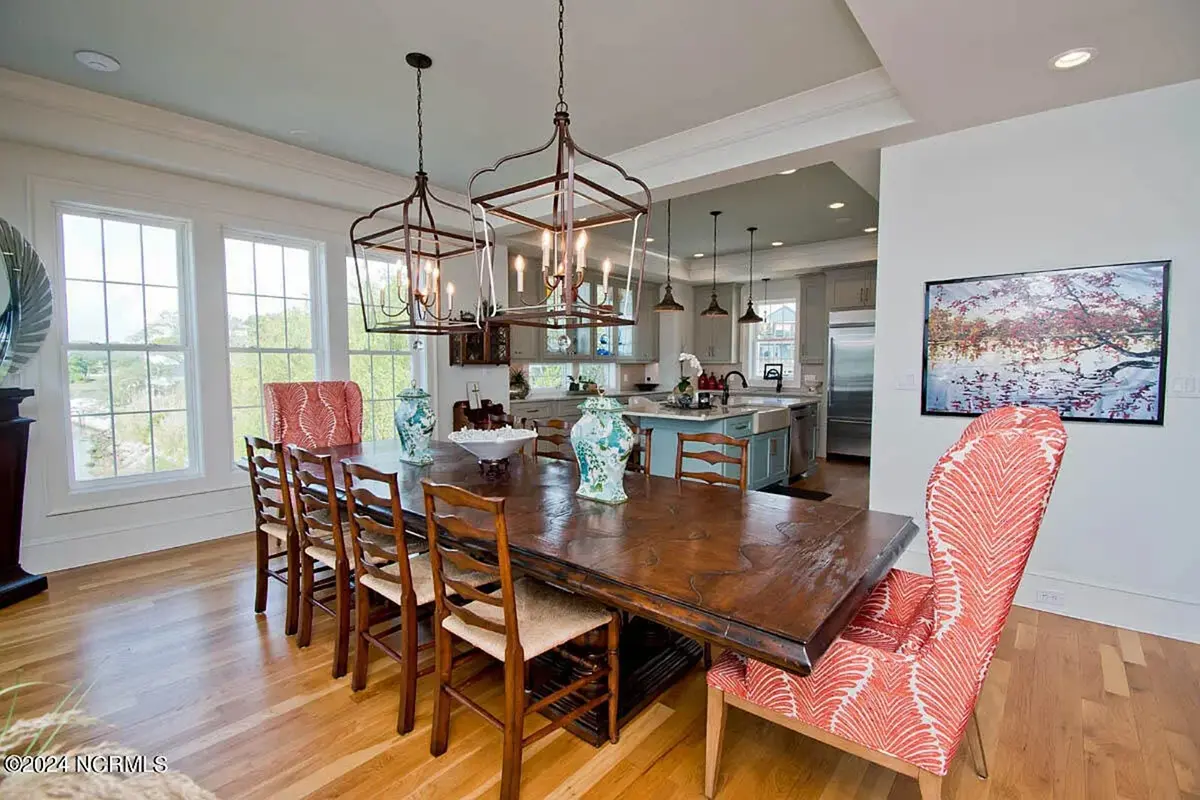 Interior 6 – 3-Story House Plan 3021 ft²: 3 Beds, 3 Baths, Open Floor Plan, 4-Car Garage — 89558R