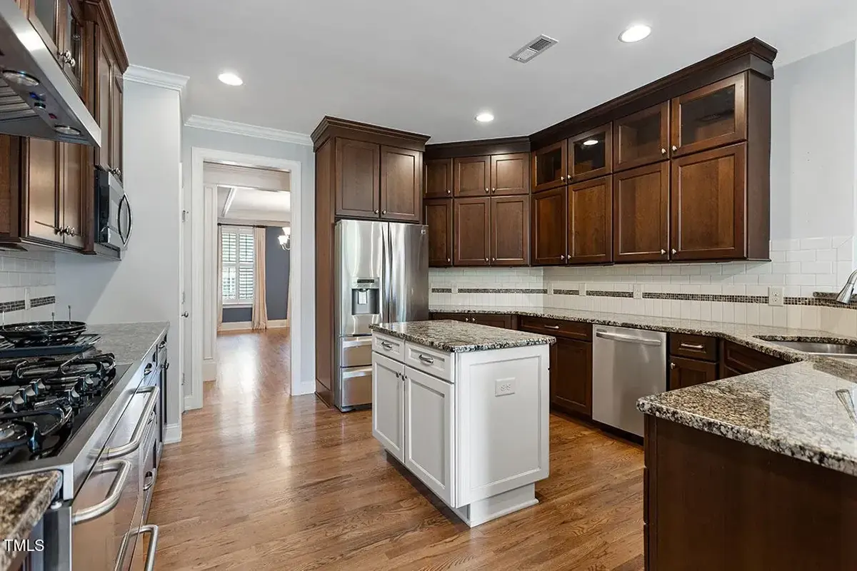 Interior 3 – 1.5-Story House Plan 2836 ft²: 3 Beds, 3 Baths, Open Floor Plan, 2-Car Garage — 85125R