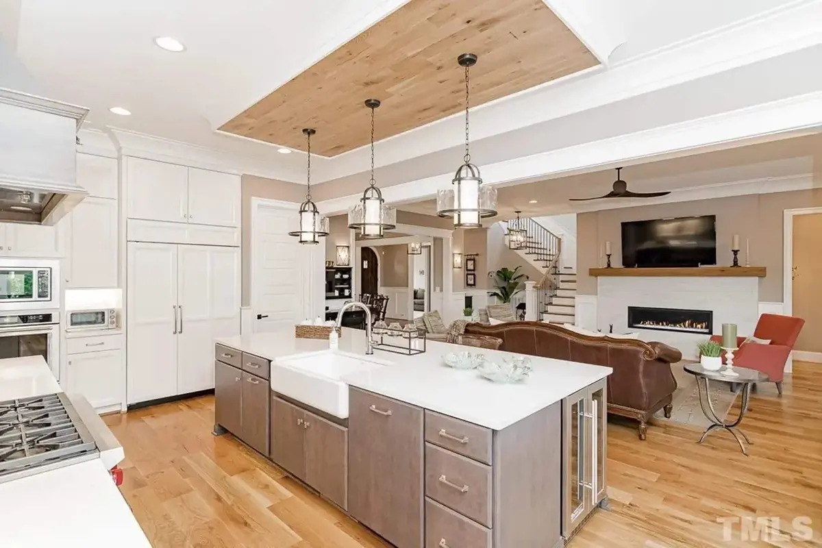 Interior 13 – 2-Story House Plan 4209 ft²: 5 Beds, 5.5 Baths, Open Floor Plan, 3-Car Garage — 11740R