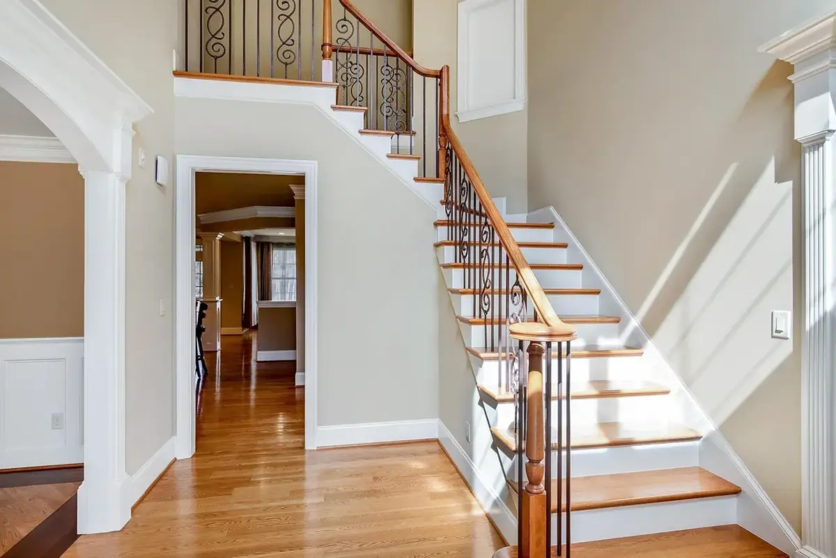 Interior 14 – 2-Story House Plan 2519 ft²: 4 Beds, Home Office, 3 Baths, Open Floor Plan, 3-Car Garage — 20216R