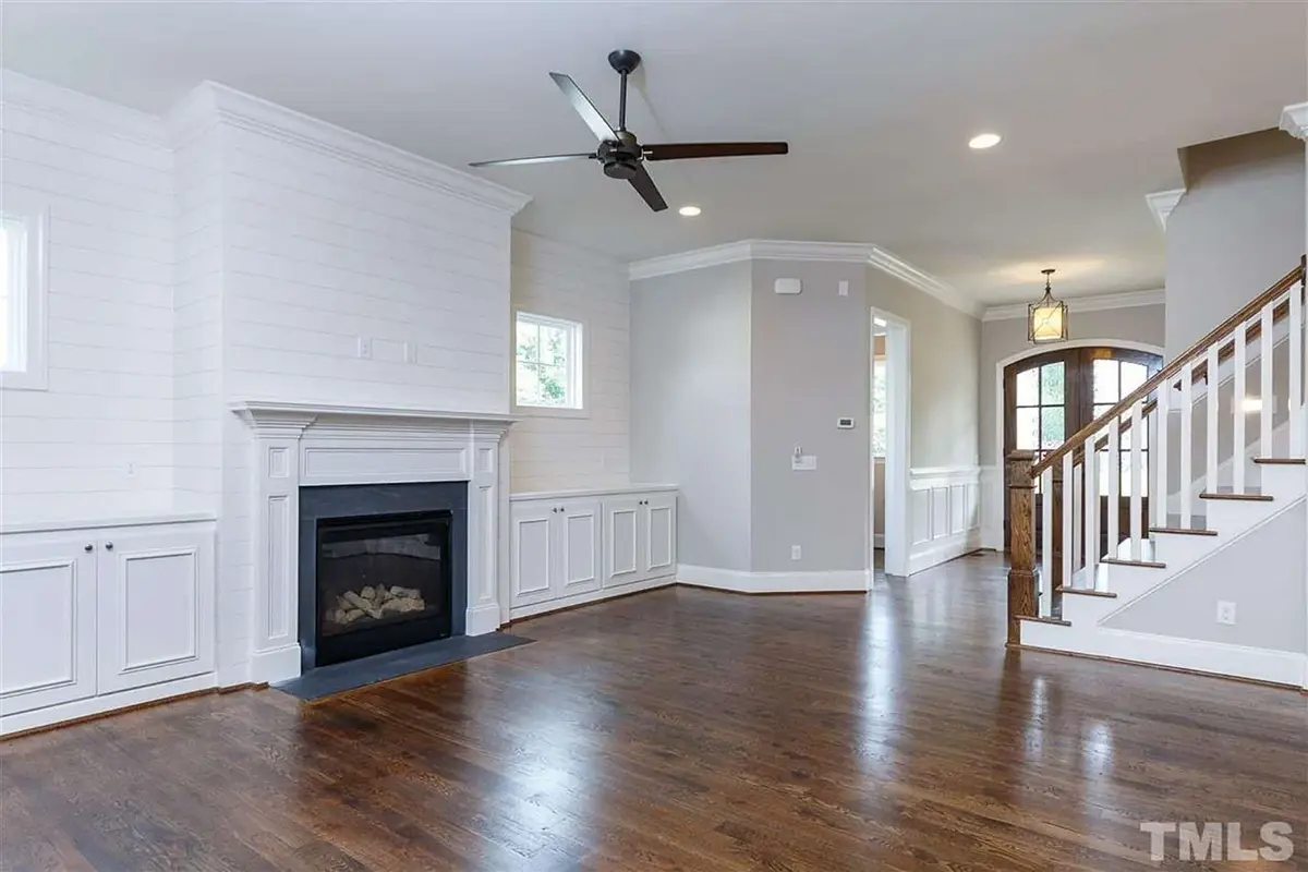 Interior 9 – 1.5-Story House Plan 2879 ft²: 4 Beds, 3.5 Baths, Open Floor Plan, 3-Car Garage — 27410R