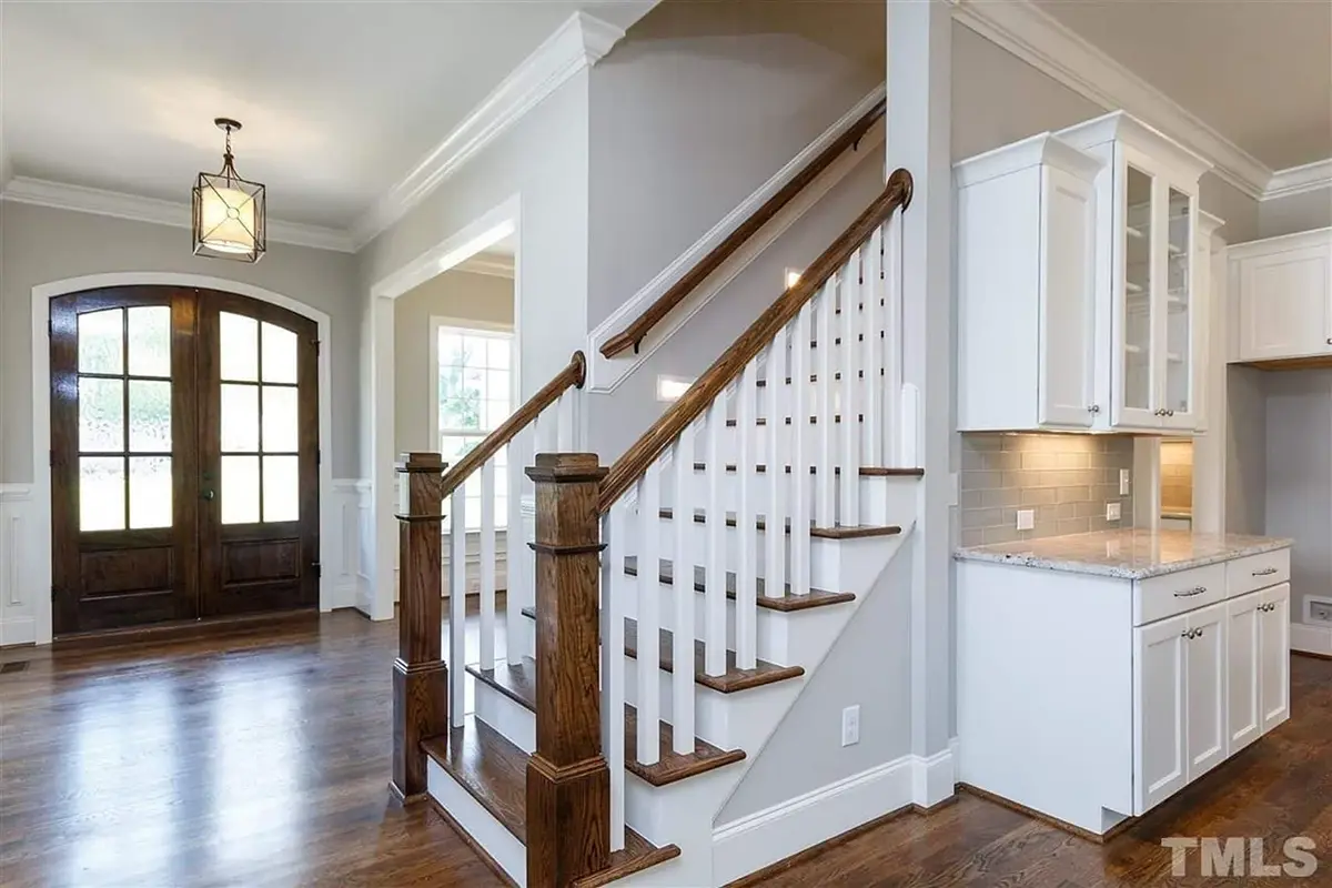 Interior 7 – 1.5-Story House Plan 2879 ft²: 4 Beds, 3.5 Baths, Open Floor Plan, 3-Car Garage — 27410R