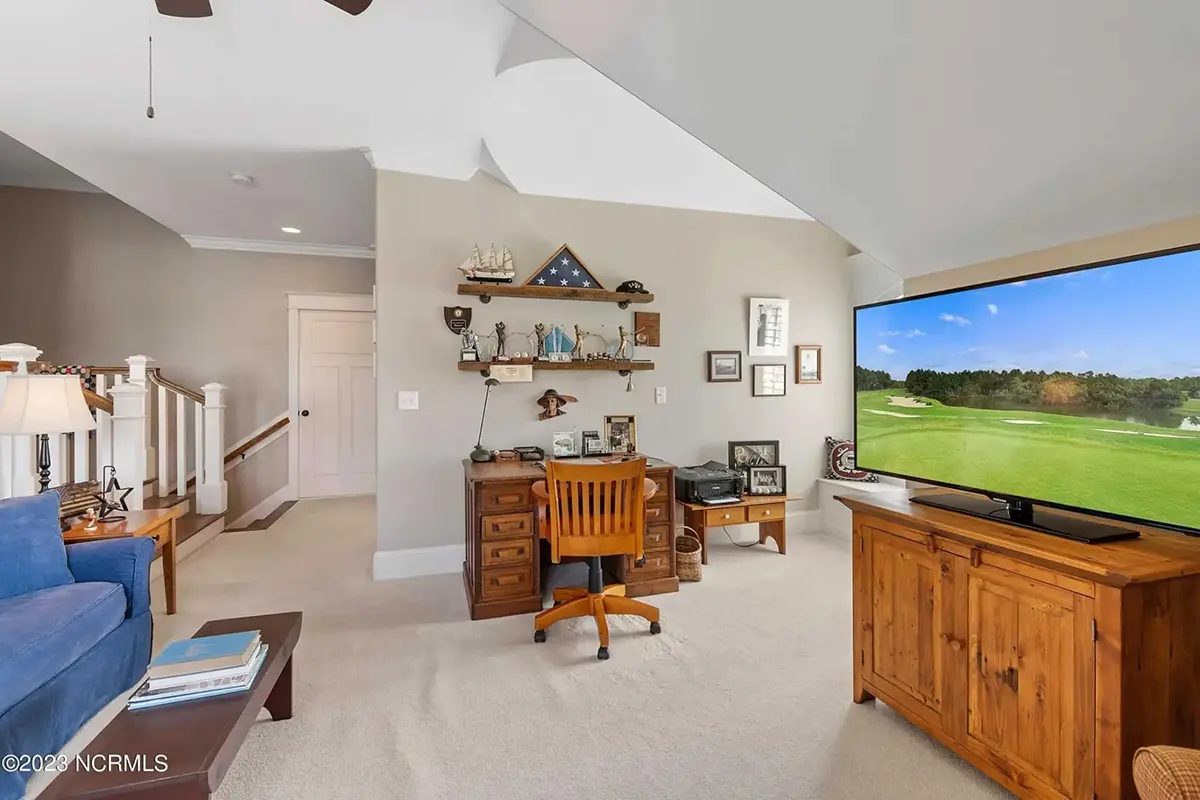 Interior 15 – 1.5-Story House Plan 2663 ft²: 3 Beds, 4 Baths, Open Floor Plan, 2-Car Garage — 94736R