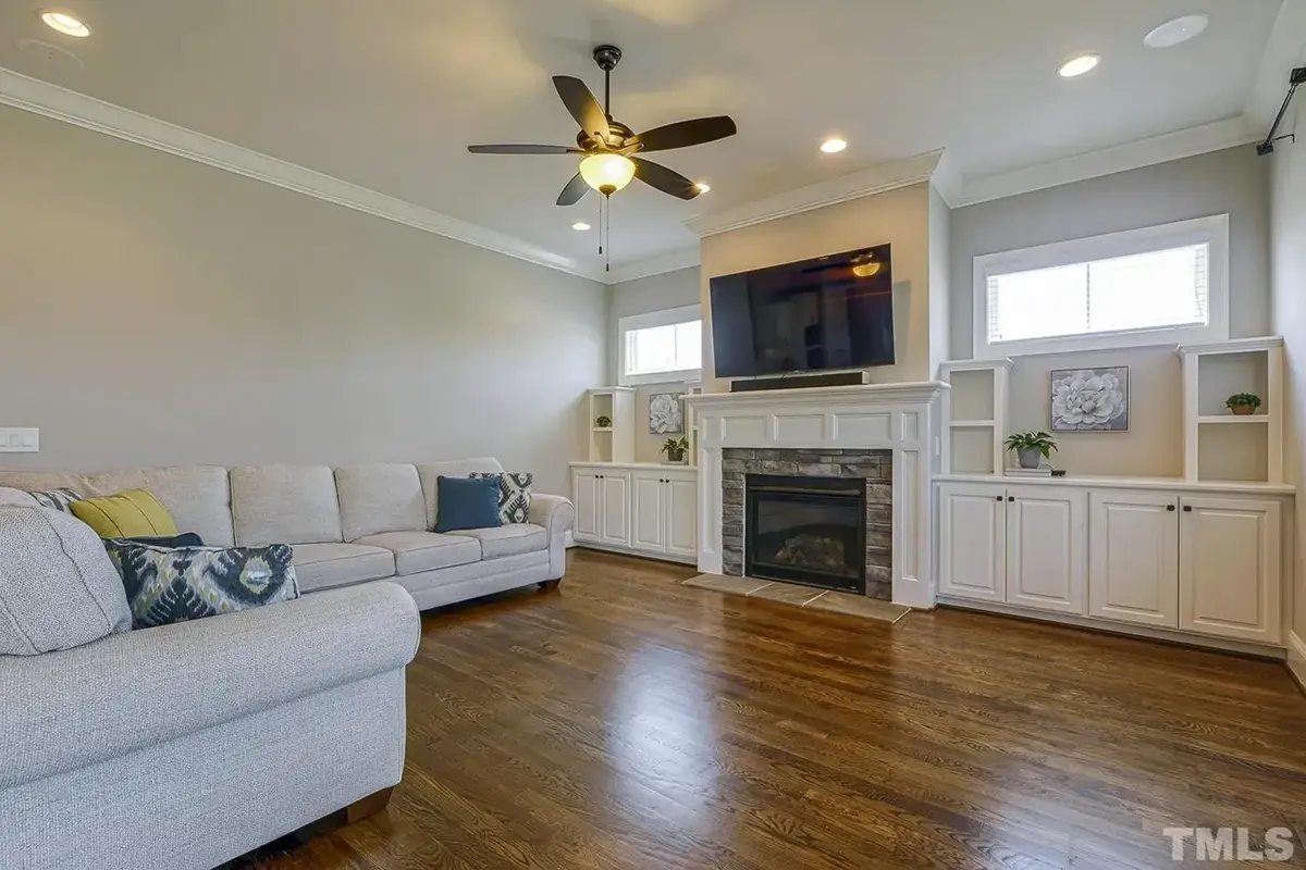Interior 10 – 1.5-Story House Plan 3030 ft²: 4 Beds, 3.5 Baths, Open Floor Plan, 3-Car Garage — 59002R
