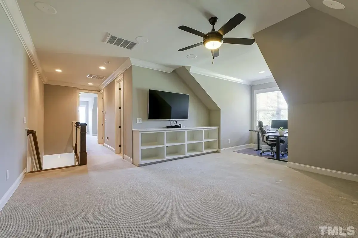 Interior 12 – 1.5-Story House Plan 3030 ft²: 4 Beds, 3.5 Baths, Open Floor Plan, 3-Car Garage — 59002R
