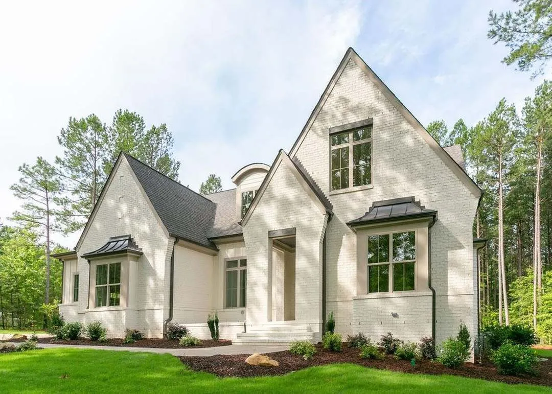 Main Images 8 – 2-Story House Plan 3879 ft², 5 Beds — 82075R