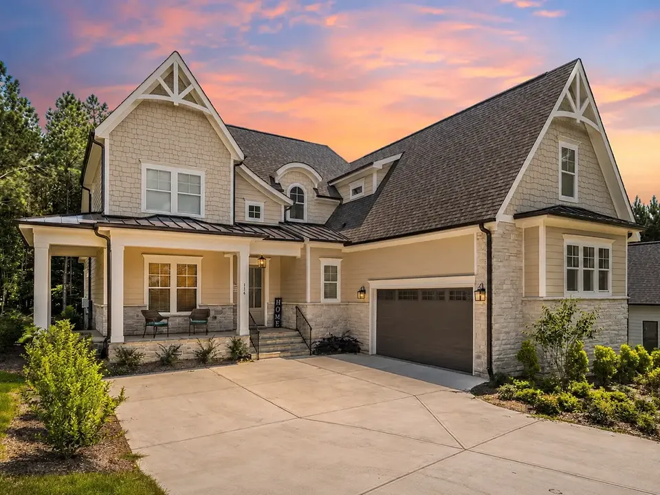 Main Images 2 – 1.5-Story House Plan 3672 ft², 4 Beds — 68875R