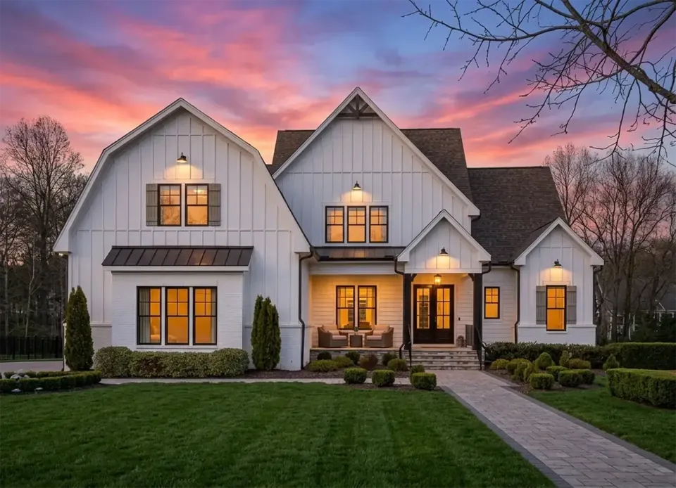 Main Images 2 – 1.5-Story House Plan 4143 ft², 4 Beds — 16340R